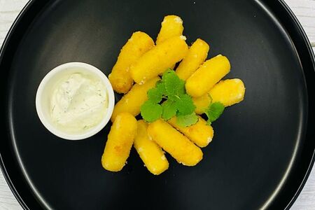 Сырные палочки с соусом Тартар