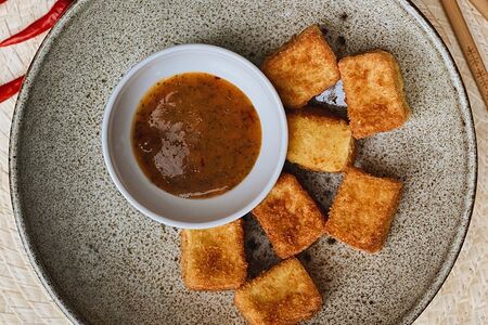 Хрустящий тофу с азиатским соусом