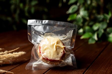 Бифштекс с помидором и сыром 