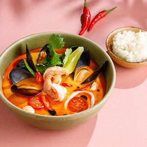 Том ям с морепродуктами