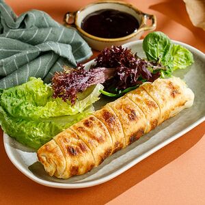 Шашлык из моцареллы в слоёном тесте