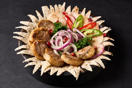 Медальоны из свиной вырезки в жировой сетке