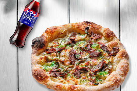 Пицца неаполитано с щечками и вешенками и Evervess Кола