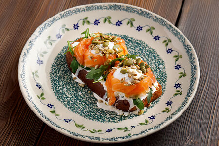 Бриошь с форелью и страчателлой