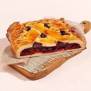 Пирог с вишней половинка