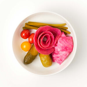 Ассорти маринованных овощей