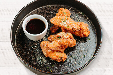 Куриные крылья с соусом Чивас