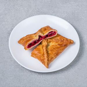 Слойка с брусникой и клюквой