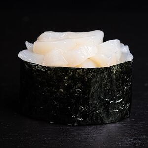 Острый гункан с гребешком