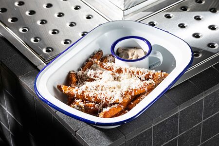 Фри батат, трюфель, пармезан