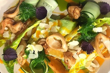 Салат версальский с морепродуктами 