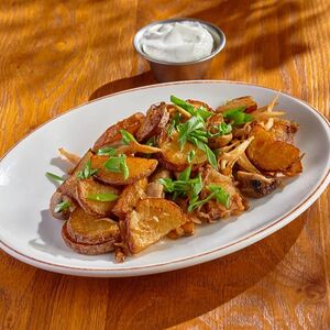 Картофель, жаренный с грибами и сметаной