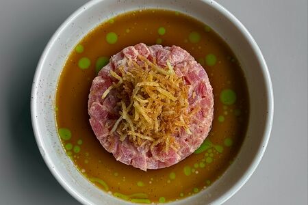 Тартар спайси тунец с соусом понзу