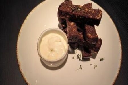 Гренки с чесночным соусом