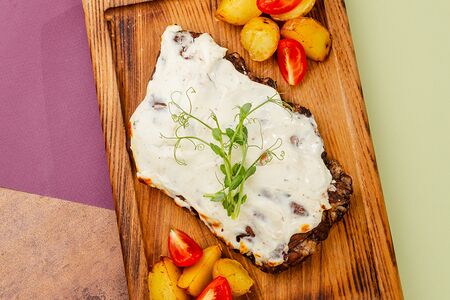 Свиные ребра блю чиз