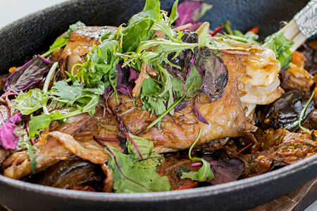 Томленый ягненок с овощами