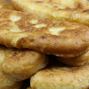 Пирожок с картошкой жаренный
