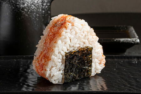 Онигири с креветкой