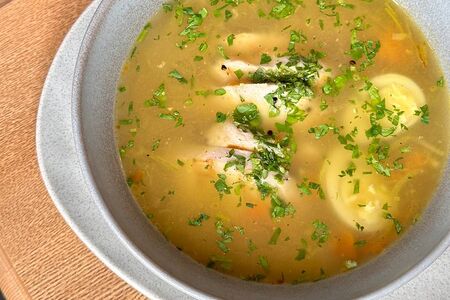 Куриный суп с яичной лапшой