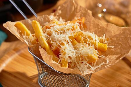 Картофель фри с пармезаном