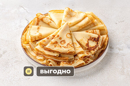 Большая стопка домашних блинчиков