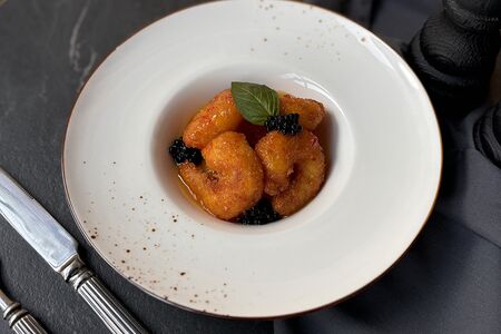 Креветки темпура с манго