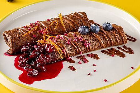 Шоколадные блины с кремом пломбир