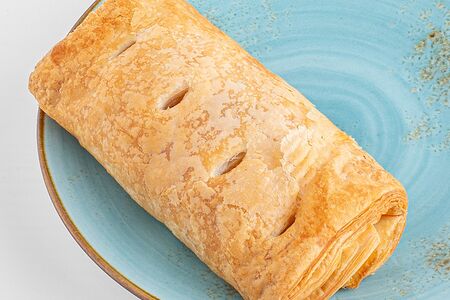 Слойка с яблоком и корицей 