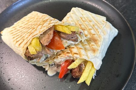 Шаурма с картофелем фри и куриным шашлыком