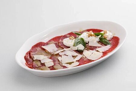 Карпаччо из говядины с муссом из пармезана