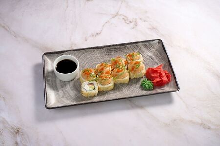 Запеченный ролл с лососем