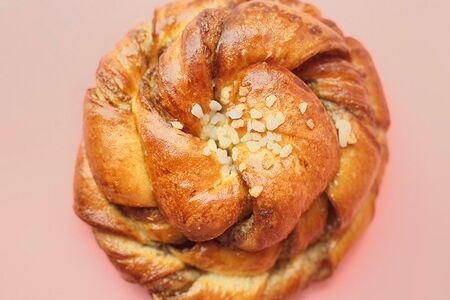 Булочка с кардамоном