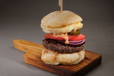 Бургер с котлетой из говядины