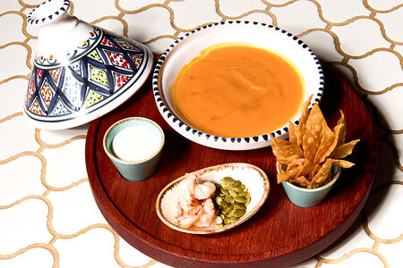 Детский суп из тыквы с креветкой и страчателлой