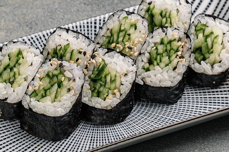 Хосомаки огурец