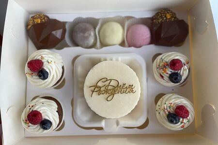 Набор Бенто-торт, моти-сердечки и капкейки С днем рождения