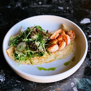Омлет с креветками и сыром
