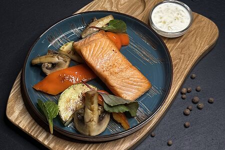 Лосось, запечённый с овощами Время вперёд