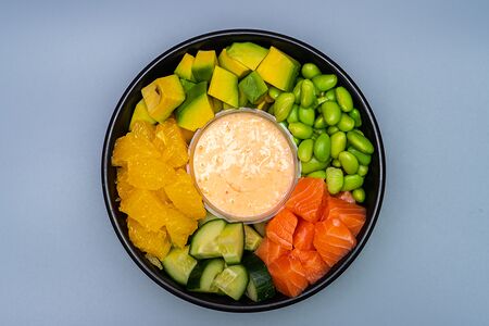 Поке с лососем и рисом