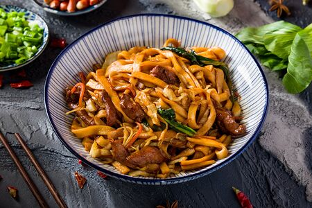 Лапша на воке с курицей