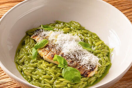 Филе дорадо с орзо и песто