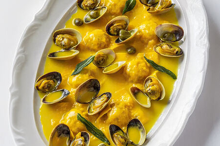 Равиоли с креветками, кальмаром и вонголе