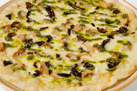 Цыпленок и белые грибы