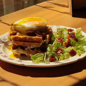 Вафля с беконом