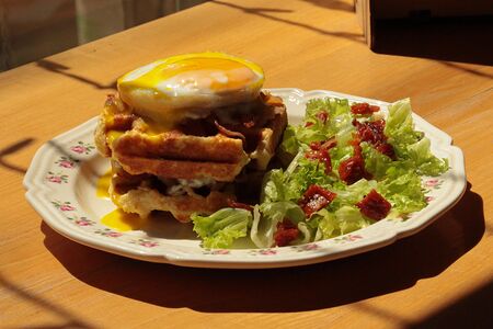 Вафля с беконом