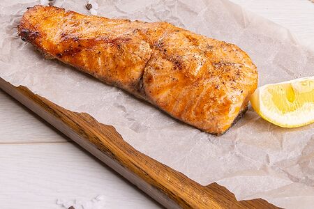 Стейк из лосося на гриле