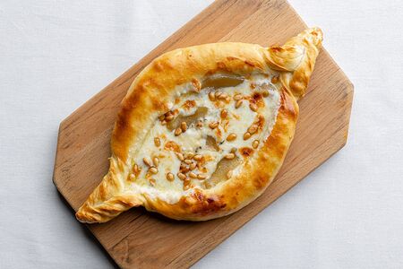 Хачапури Груша-горгонзола