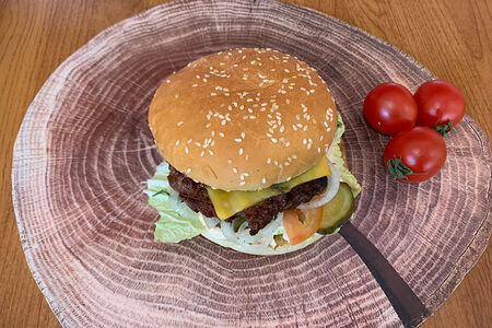 Бургер на углях куриный