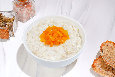 Каша овсяная с курагой