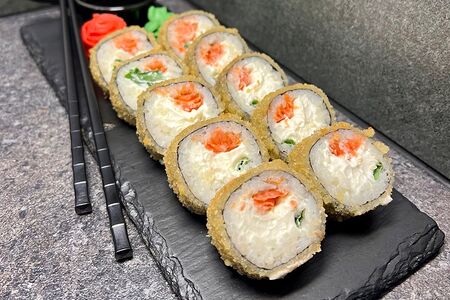 Жареный с лососем